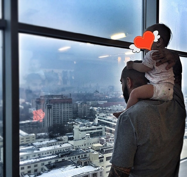 Timati a pozat împreună cu fiica sa și a declarat poza "Selfie-ul anului"