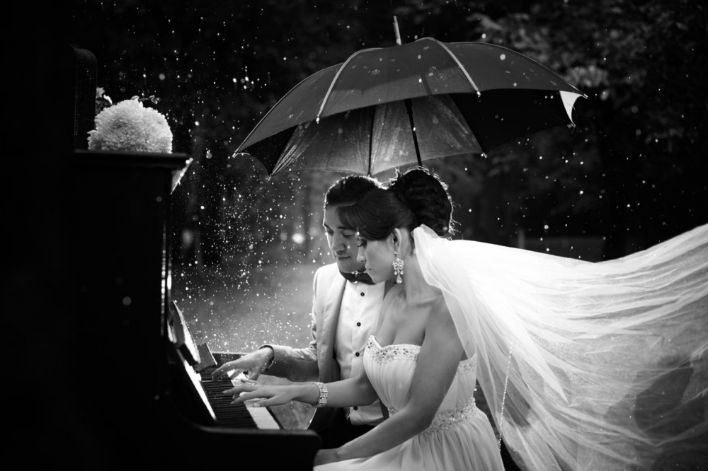 20 de cupluri care nu s-au lăsat speriați de ploaie în ziua nunții