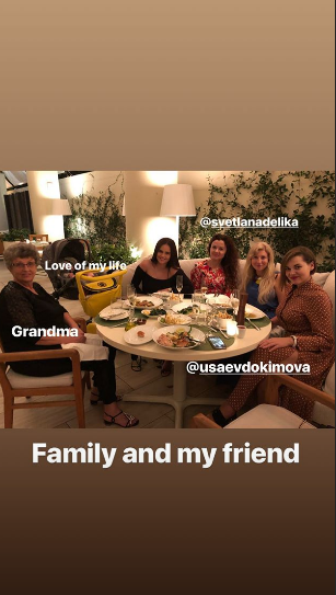 Xenia Deli a luat cina cu familia sa. Poze emoționante