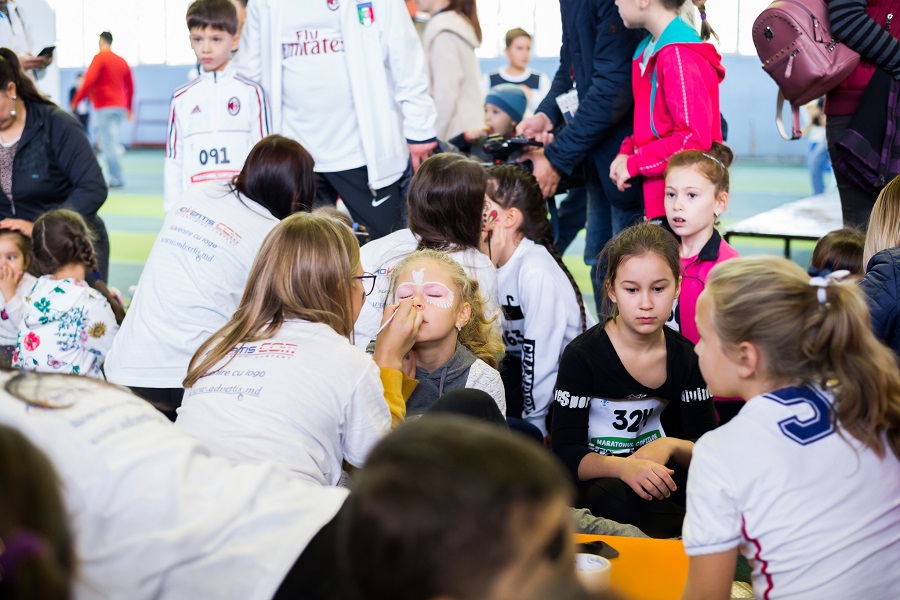 Circa 1000 de copii s-au prins în Cursa Bunătăţii la „Maratonul Copiilor”
