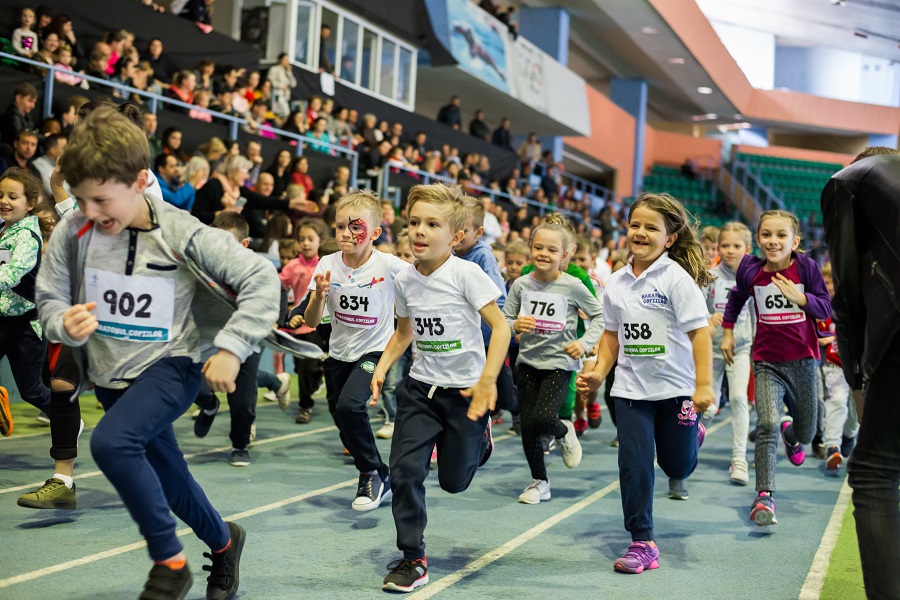 Circa 1000 de copii s-au prins în Cursa Bunătăţii la „Maratonul Copiilor”