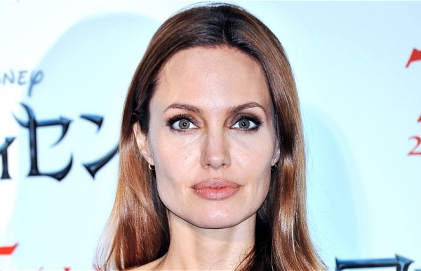 Angelina Jolie a avut un accident de masina! O explozie s-a declansat la scurt timp dupa impact