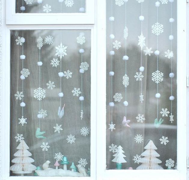 Как по-новогоднему украсить окно: 25 восхитительных идей