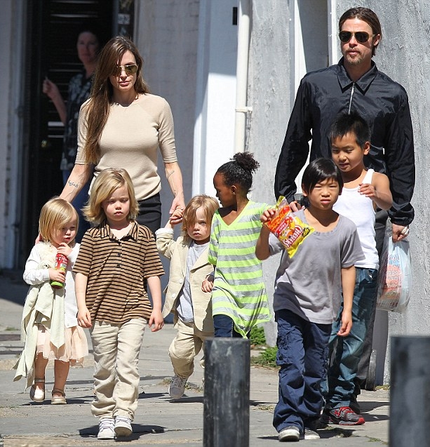 Coşmarul oricărui părinte, devenit realitate pentru Angelina Jolie şi Brad Pitt