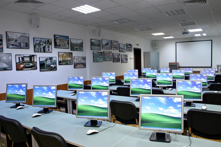 Ряд учебных заведений Молдовы оснастят компьютерами