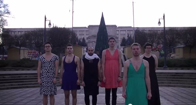 Bărbați din Moldova îmbrăcați în haine feminine pentru scopuri caritabile