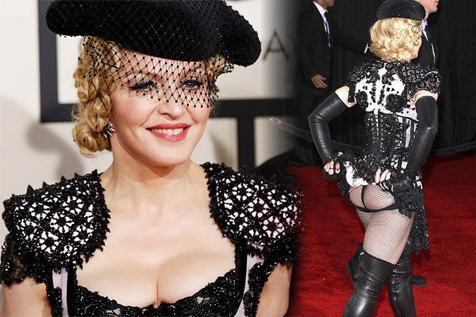 Madonna și-a arătat fundul pe covorul roșu de la Grammy! (FOTO)