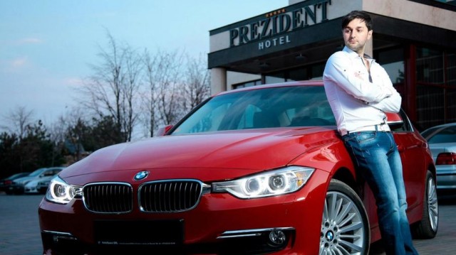 Vrei să conduci BMW-ul lui Adrian Ursu? Interpretul își vinde mașina
