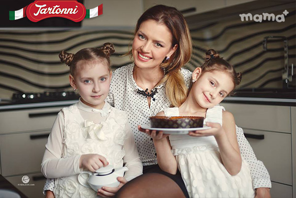 Family Portrait: Irina Babusenco cu fiicele Alica și Ema