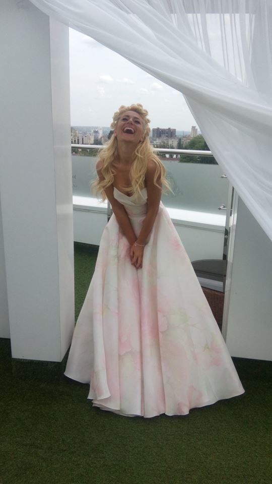 Natalia Gordienko a îmbrăcat rochia de mireasă