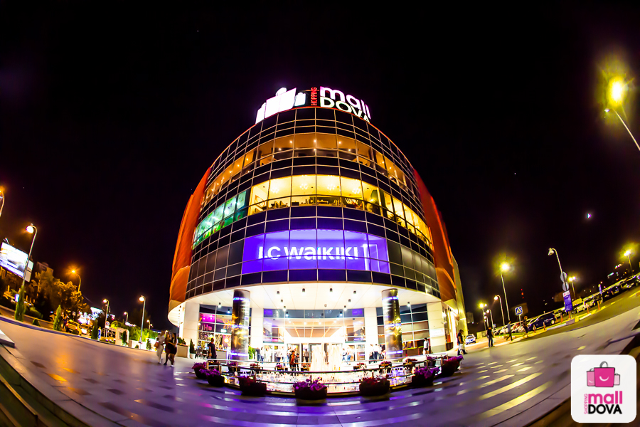 Noaptea reducerilor spectaculoase la Shopping MallDova