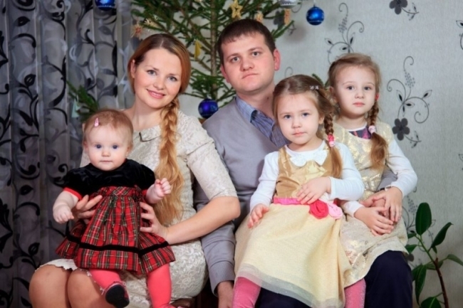 Valeriu Munteanu, alaturi de sotie si cele patru fiice! FOTO