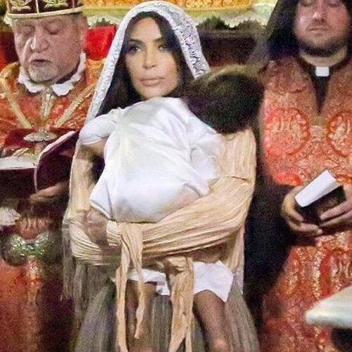Ким Кардашьян поделилась фотографиями с крестин своей двухлетней дочери в Иерусалиме