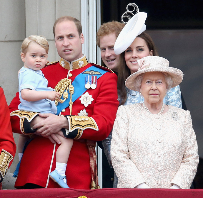 Королева Елизавета отречется от трона в пользу внука