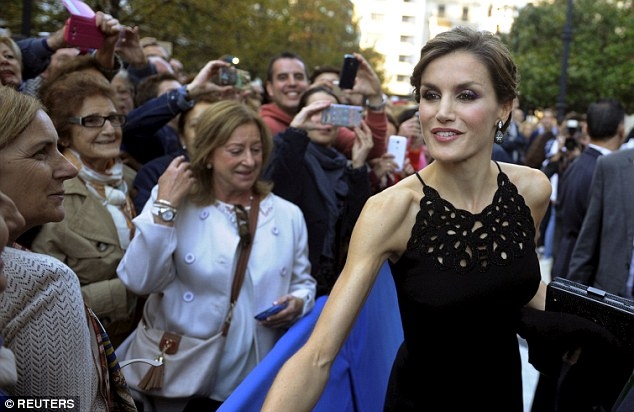 Regina Spaniei, prea sexy si provocatoare? Tinutele cu care aceasta a facut furori