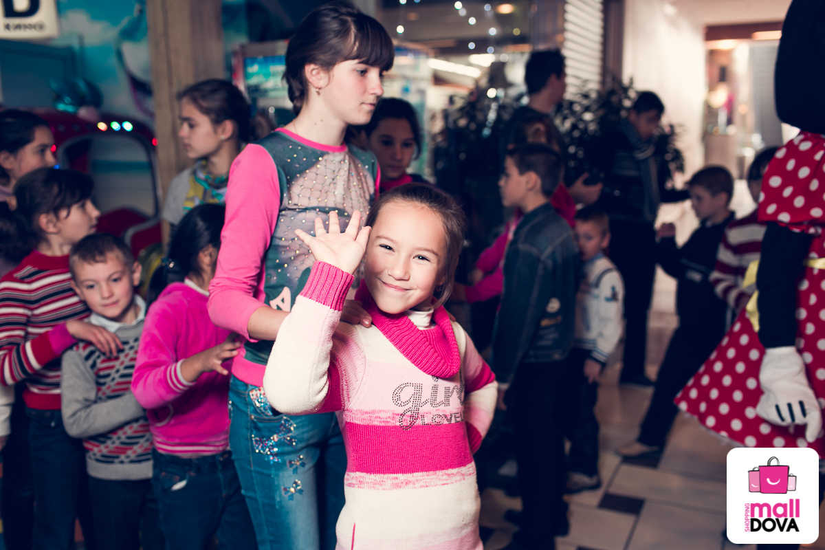 Улыбки супергероев в торговом центре Shopping MallDova