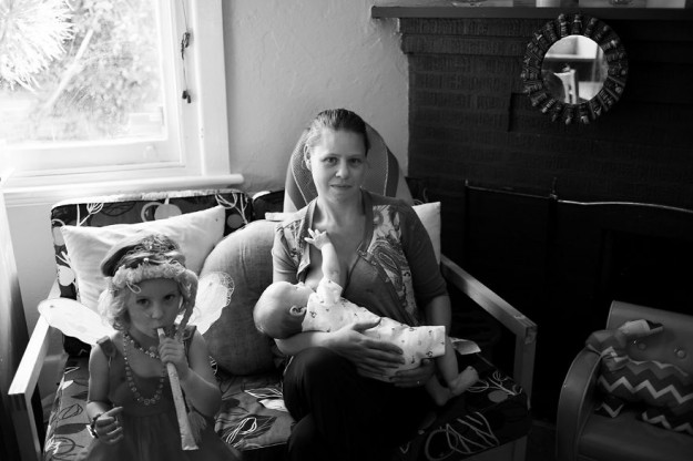 Фотограф показала миру, как выглядят кормящие мамы на самом деле. Фото без постановок
