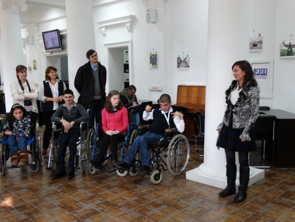 O expoziţie de fotografii a persoanelor cu dizabilităţi a fost inaugurată la Chişinău
