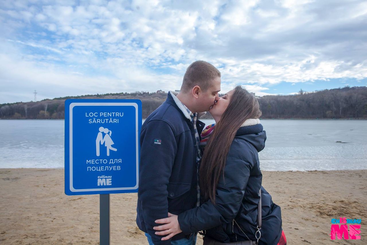 В кишиневском парке появились места для поцелуев