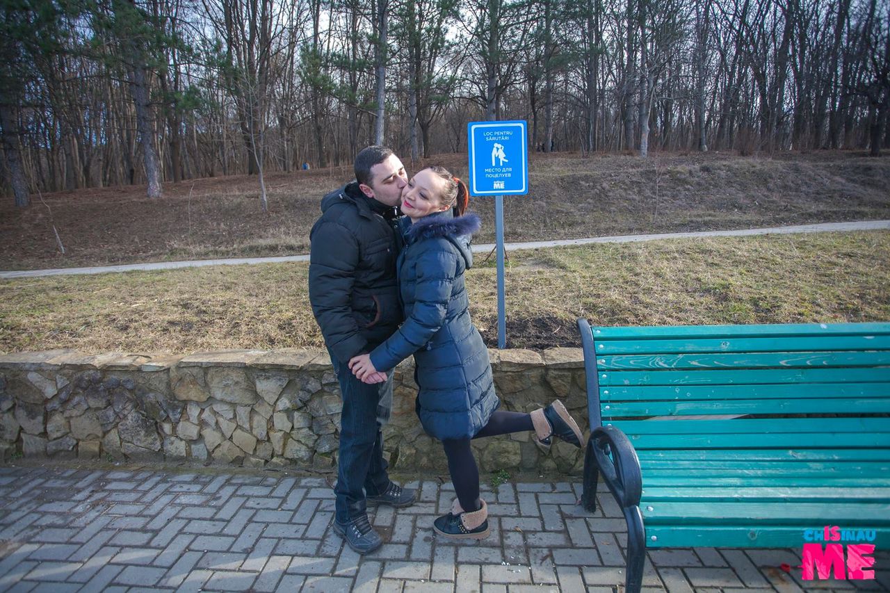 В кишиневском парке появились места для поцелуев