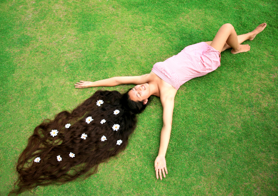 Secrete de îngrijire a părului vara, de la Daria Țuguțcaia